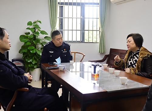 加强党建共建，亲昵警企关系